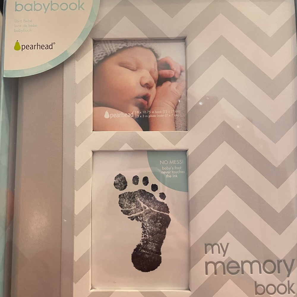 Brand new Pearhead baby book